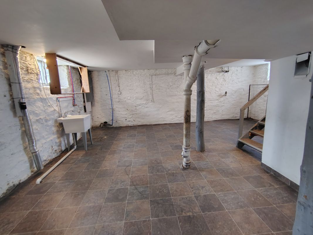 Building Photo - 2331 Midland Ave