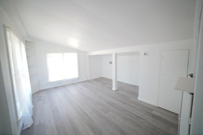 Building Photo - 1118 Louise Dr