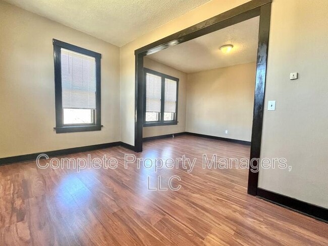 Building Photo - 325 E Washington St