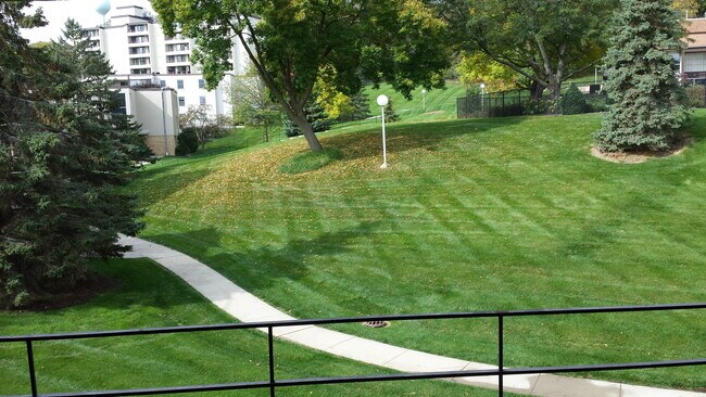 Building Photo - 1923 Viking Dr NW