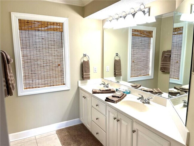 Building Photo - 372 Moss Oak Cir