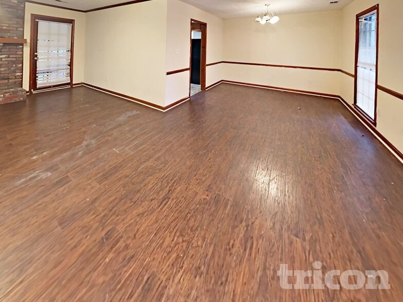 Building Photo - 20 Lakeside Dr