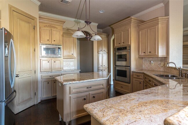 Building Photo - 25702 Golden Bell Dr