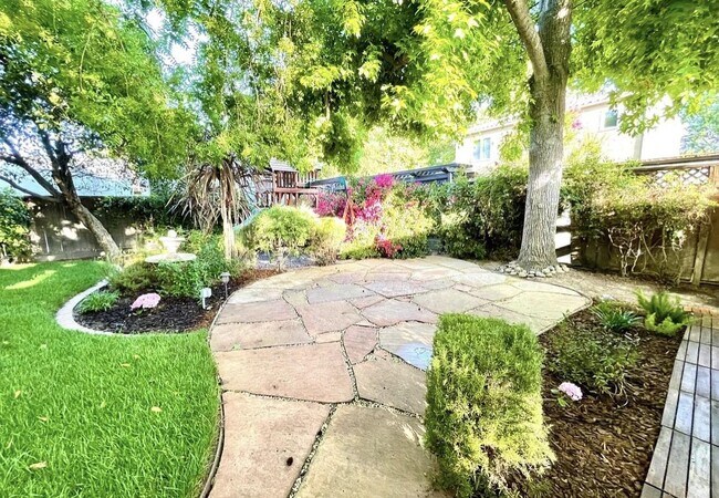 Building Photo - 1127 Clark Way