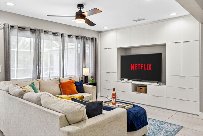 Building Photo - 318 S Burlingame Ave