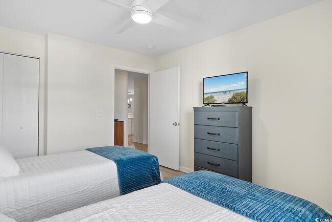 Building Photo - 1204 River Oaks Dr