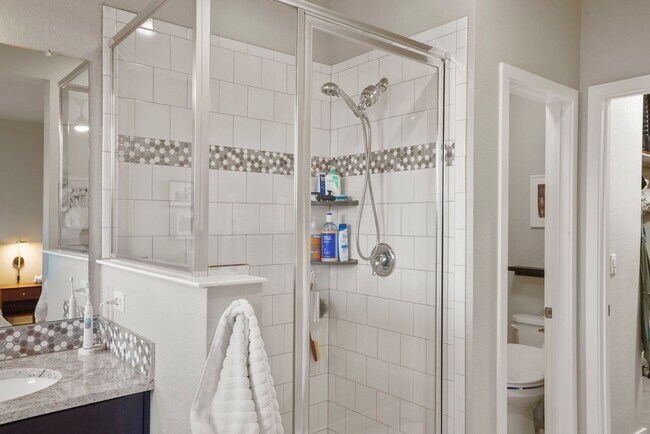 Building Photo - Modern 3-Bedroom Townhome in Midtown Denver – Carefree Living Awaits!