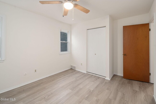 Building Photo - 4 Sugarbush Rd