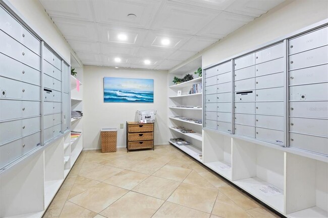 Building Photo - 707 S Gulfstream Ave
