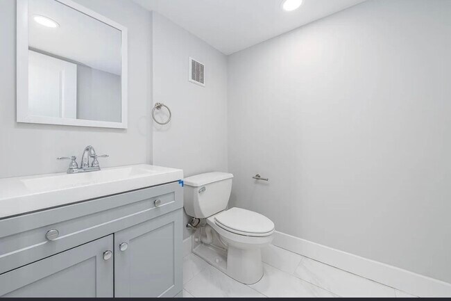 Building Photo - 2031 S 19th St