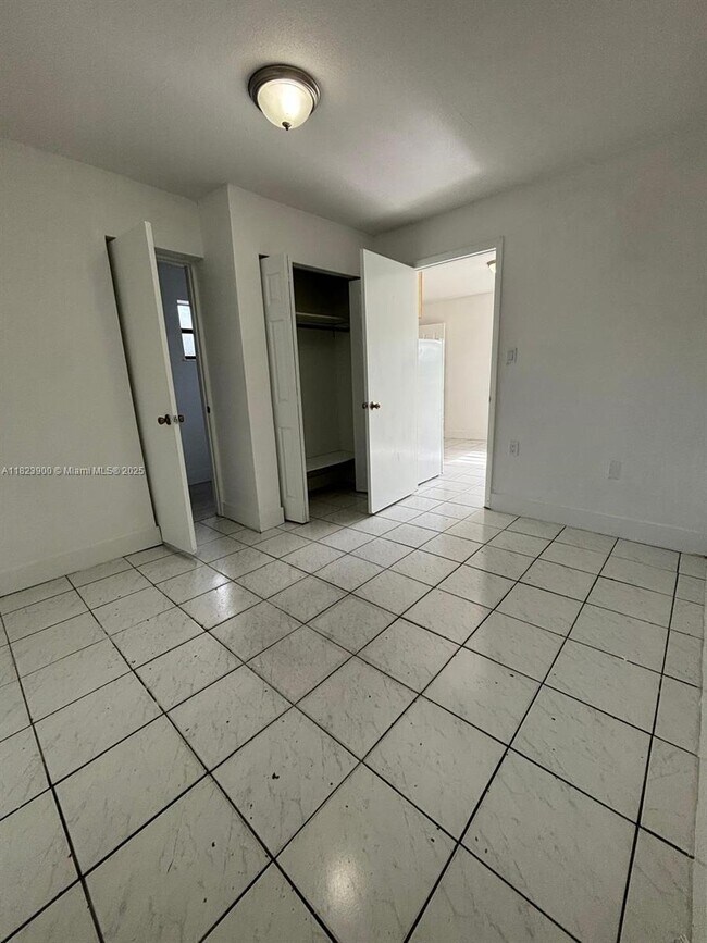 Building Photo - 1660 SW 24th Ave