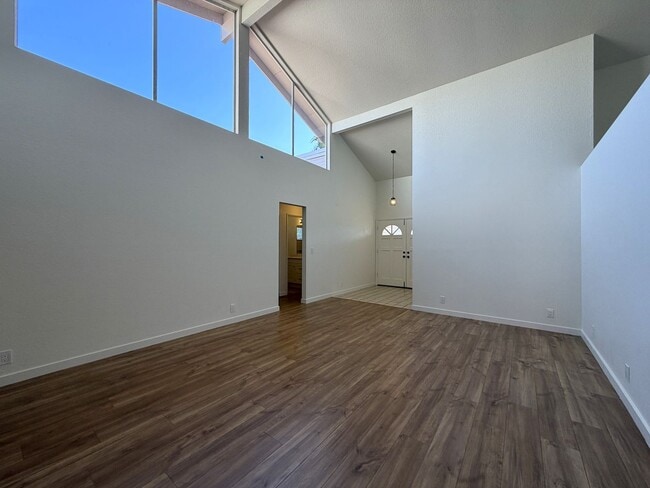 Building Photo - ROYAL KUNIA - 4 BDRM/2 BATH/ENCLOSED GARAGE