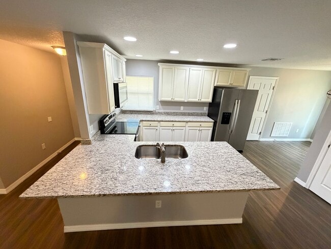 Building Photo - AWESOME 3/2 w/ office HOME in Deltona! You need to check this out!