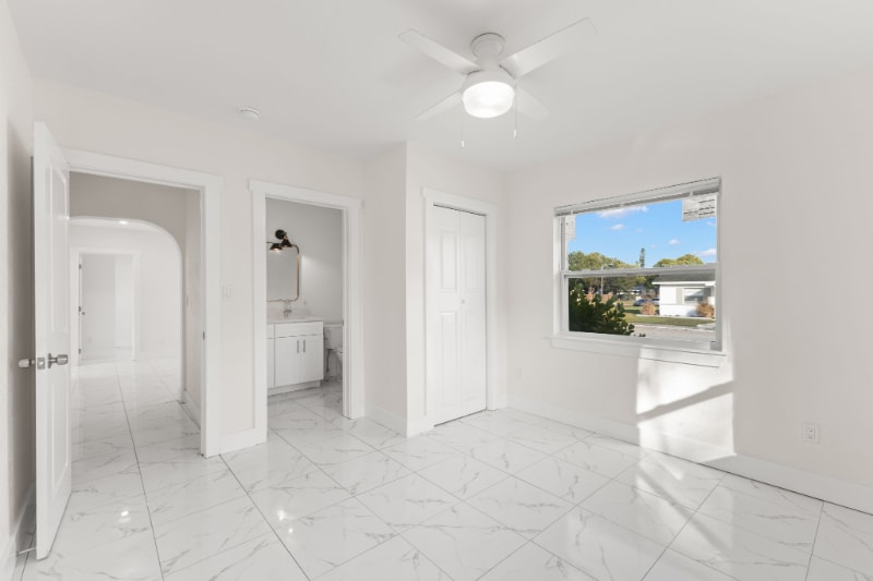 Building Photo - 211 37th St S