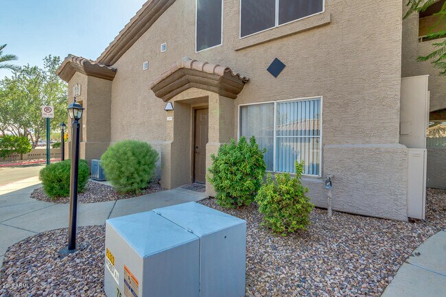 Building Photo - 3236 E Chandler Blvd
