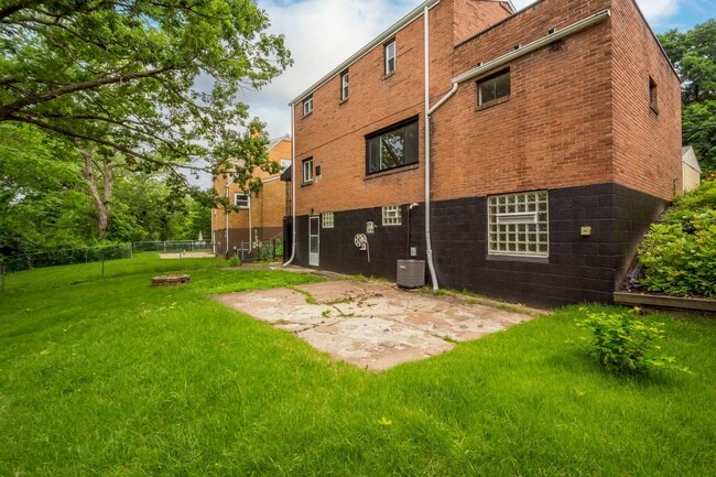 Building Photo - READY FOR MOVE IN! FULLY REMODELED 3-BEDRO...