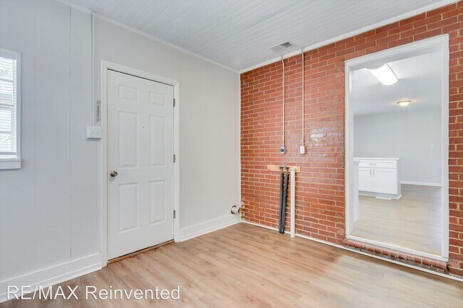 Building Photo - 2 br, 1 bath House - 1752 Wycliffe