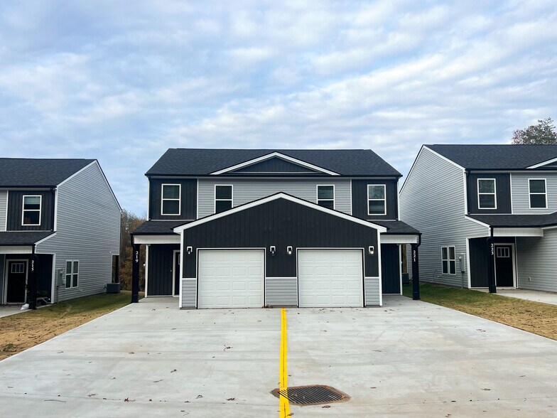 Building Photo - 287 Johnson Cir