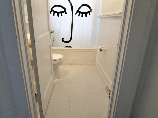 Building Photo - 2413 Pope Dr