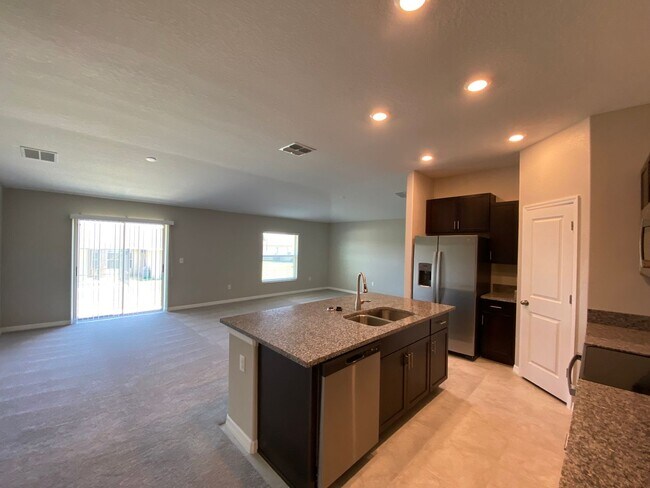 Building Photo - MOVE IN BY FEBRUARY 15TH AND RECIEVE HALF OFF FIRST MONTH- Hills Of Tuscany - Great Location, 3/2...