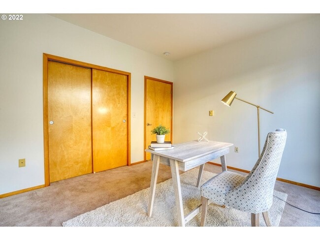 Building Photo - Lovely Corner unit in the Pearl District