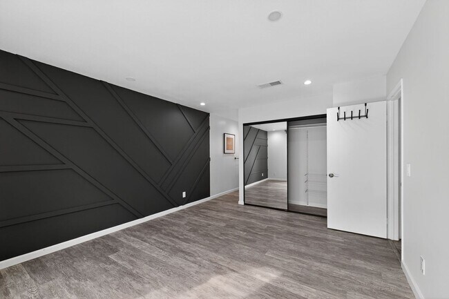 Building Photo - Santee 2 Bedroom 2 Bath Condo with Garage