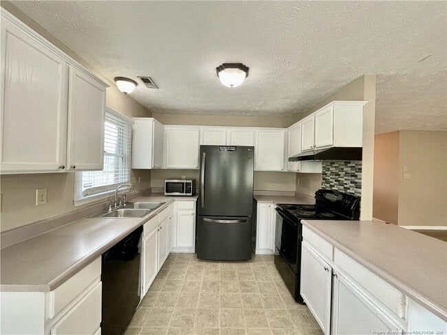 Building Photo - 103 Peregrine Pl