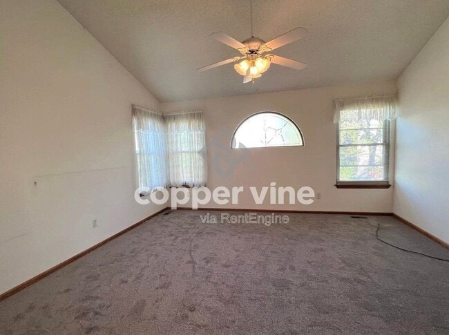 Building Photo - 8535 Oak Way