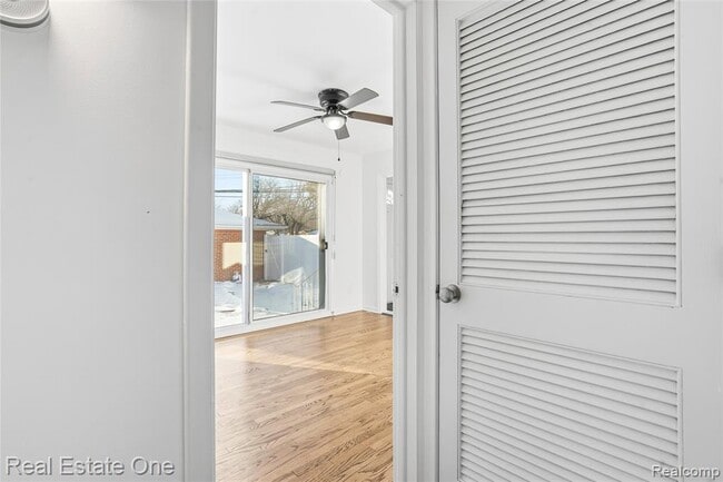 Building Photo - 6341 N Charlesworth St