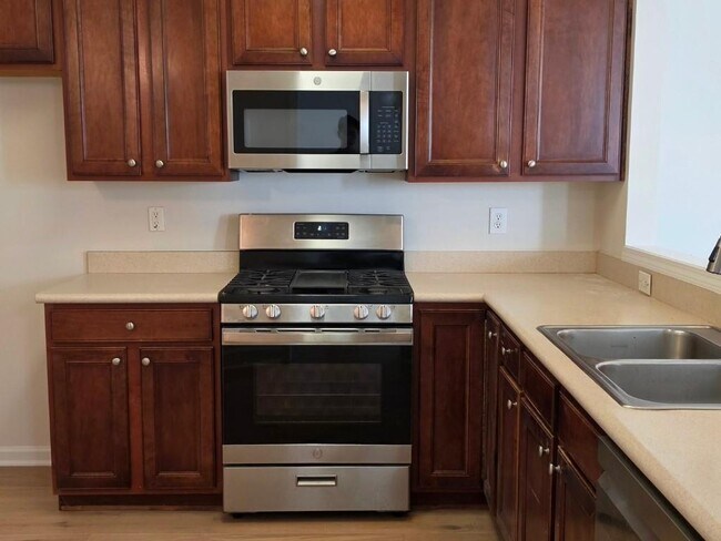 Building Photo - 2378 Fairlie Dr