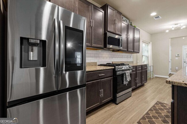 Building Photo - 684 Armitage Way