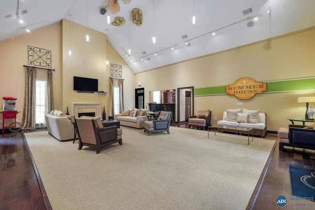 Building Photo - 1BR / 1BA Condo in Gated Summer House Comm...
