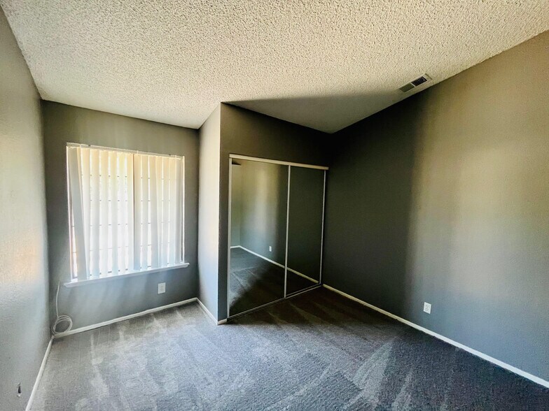 Building Photo - 4645 Alojar Ln