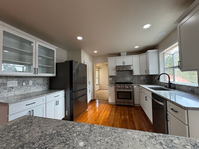 Building Photo - HEART OF SILVERDALE - 4BED 3 BATH HOME