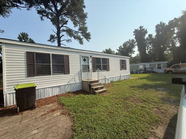 Building Photo - 3 bedroom, 2 bath Mobile Home