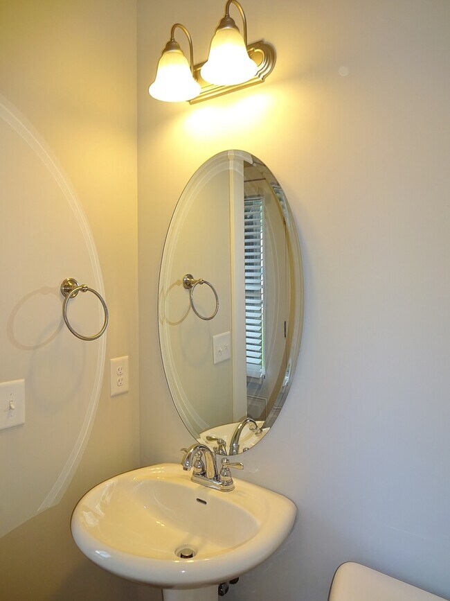 Building Photo - 555 Polo Way