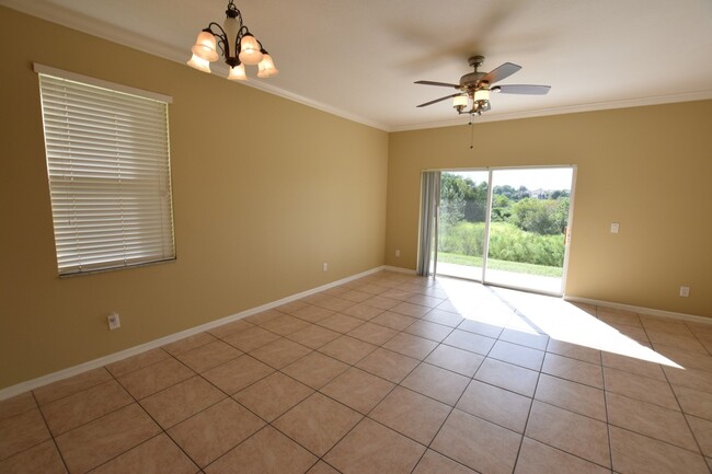 Building Photo - Beautiful 3 Bed 2.5 Bath Gated Condo for R...