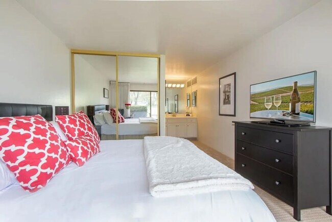 Building Photo - 668 Cottage Dr