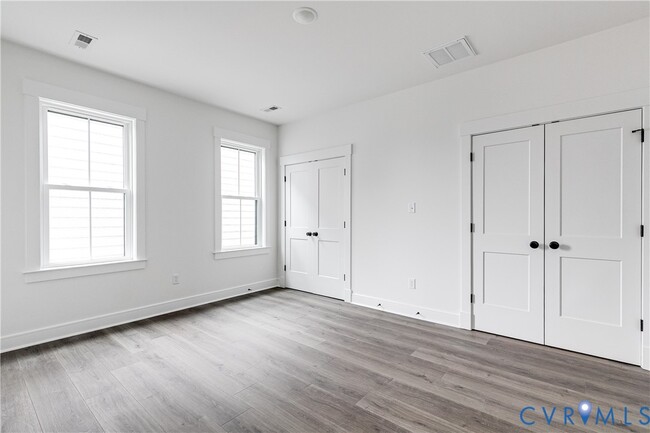 Building Photo - 1827 W Cary St