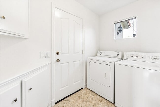 Building Photo - 5824 Spinnaker Bay Dr