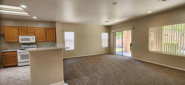 Building Photo - FRESHLY PAINTED 2 Bedroom Patio Home in Ag...