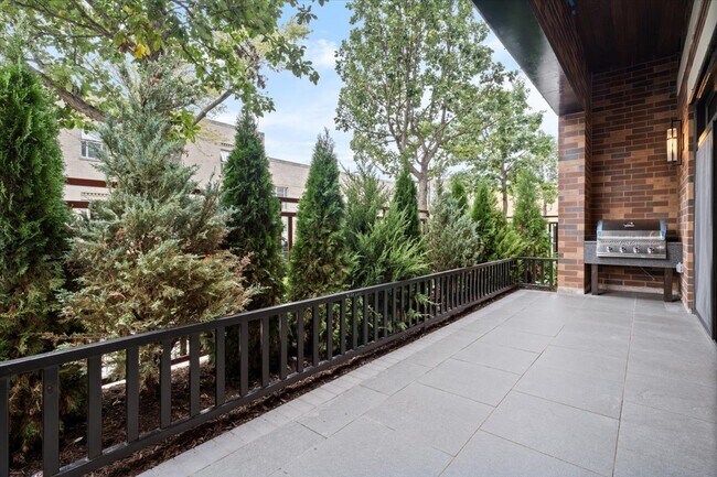 Building Photo - 3951 N Wayne Ave