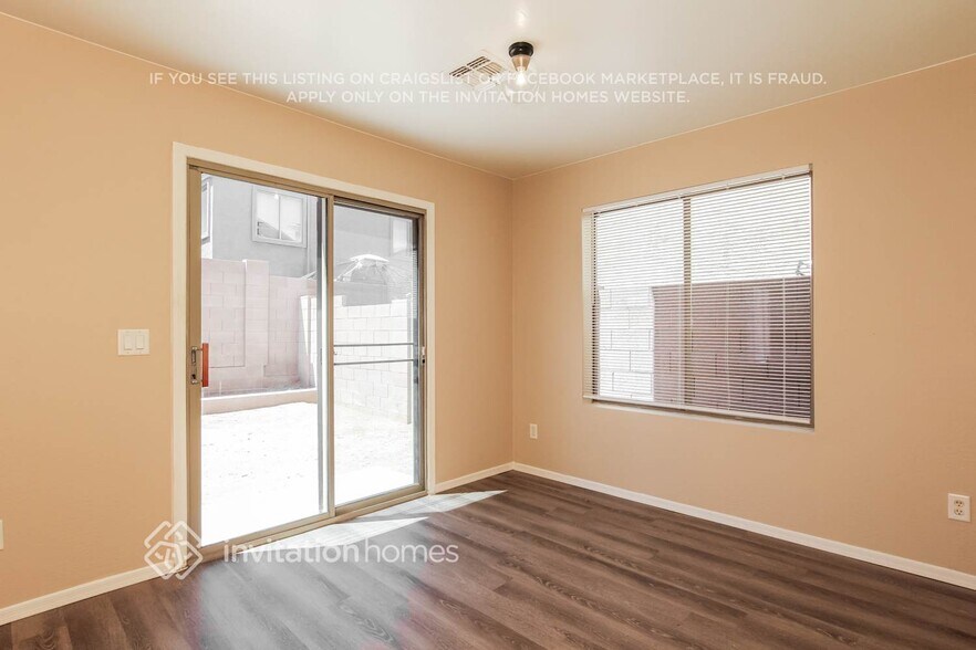 Building Photo - 12921 W Fleetwood Ln