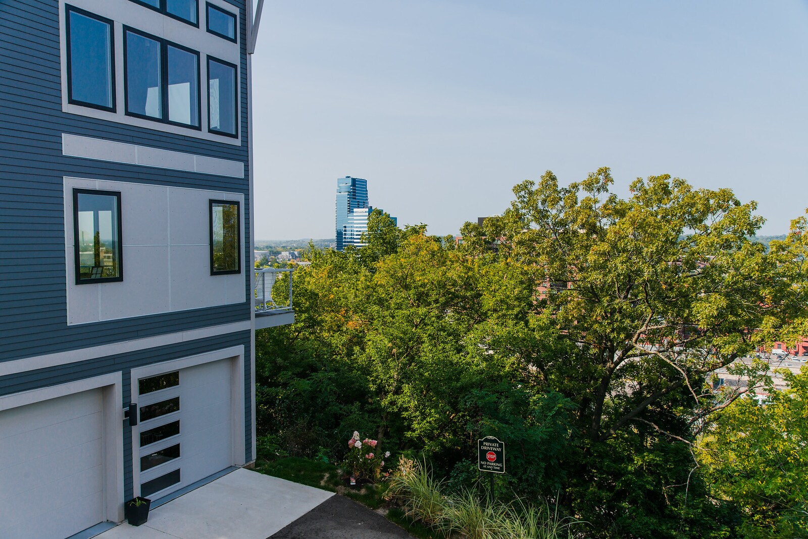 Building Photo - 635 Fairview Ave NE