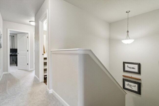 Building Photo - Charming Townhome in East Widefield!