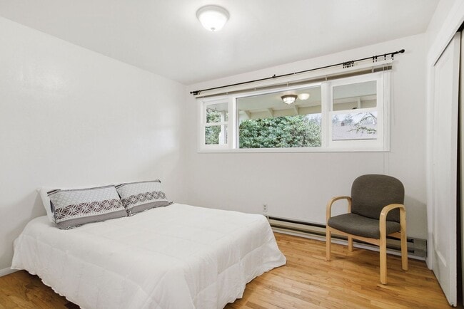 Building Photo - 3 Bedroom House in Southwest Eugene