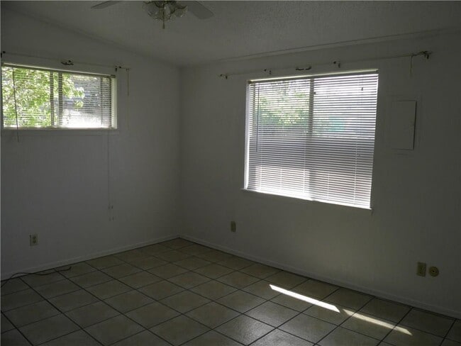 Building Photo - 316 Pageant Ct