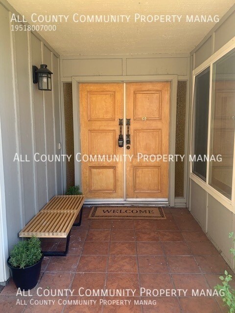 Building Photo - 28543 Via Las Flores