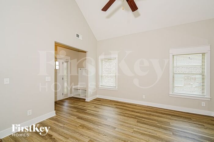 Building Photo - 1360 Woodridge Pl