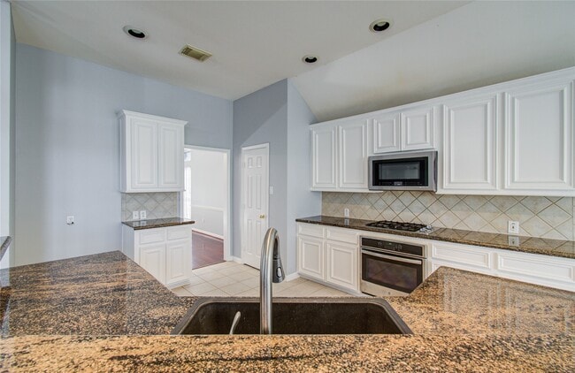 Building Photo - 14731 Raven Hollow Ln